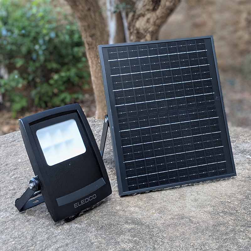 Foco Solar de Pared Exterior 137Leds c/Sensor Mov y Control